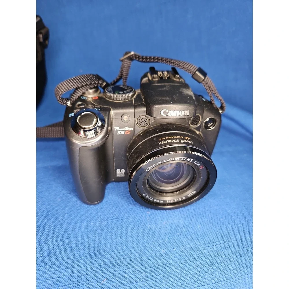 Canon PowerShot S5IS Digital 8.0 MP Camera S5 IS Tested w/Memory Card & Case